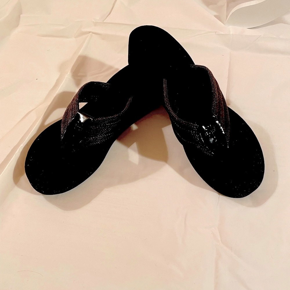 Eliza B black raffia wedge flip flops